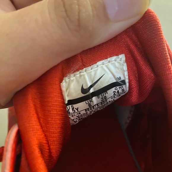 Red Nike Huarache Run - Picture 3 of 3